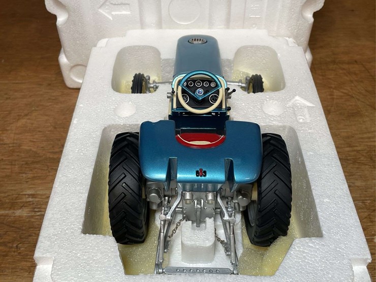 1/16-ih-ht-340-turbine-tractor-nib-sc-image-7