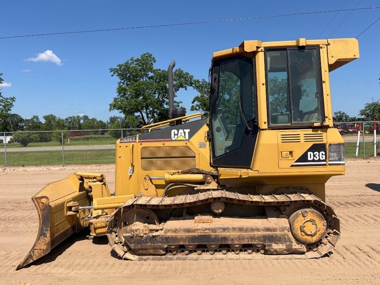 2004-caterpillar-d3g-xl-image-1