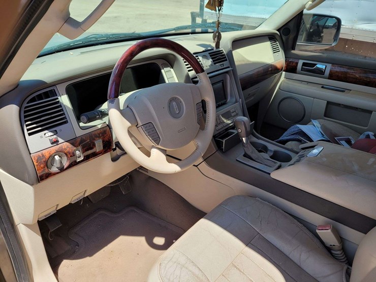 2004-lincoln-navigator-image-11
