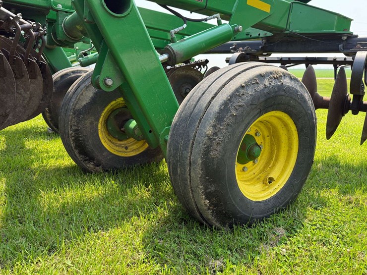 2013-john-deere-2623-image-21