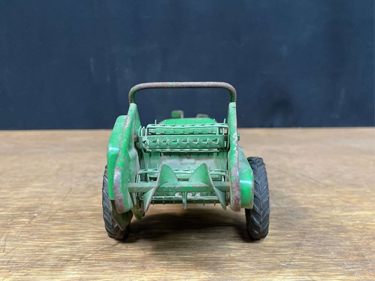 john-deere-16-image-11