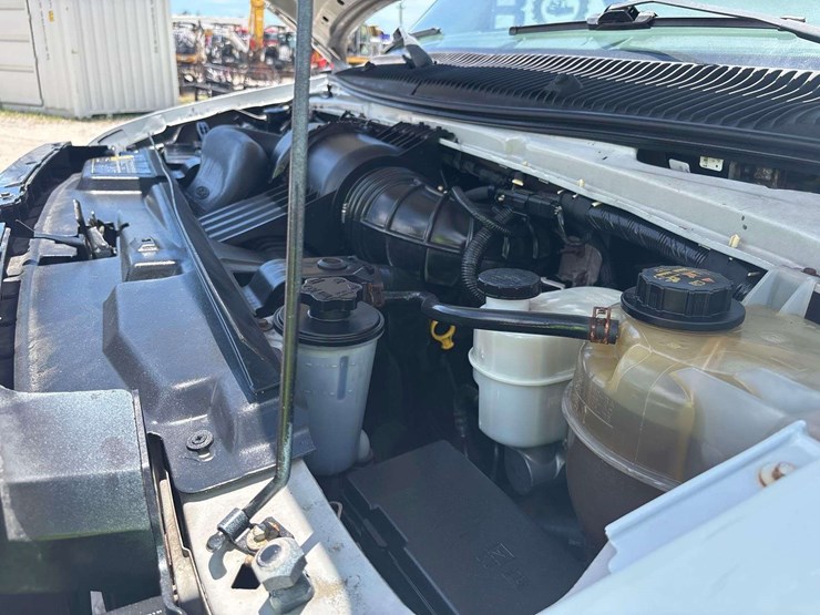 2014-ford-cargo-image-9
