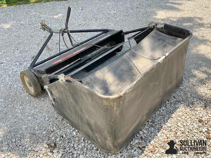huskee-42”-lawn-sweep-image-7