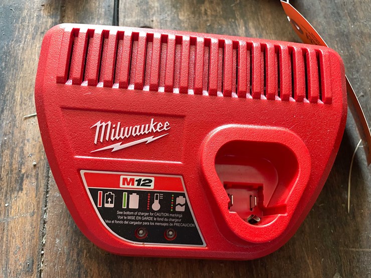 #10762-•-milwaukee-battery-charger-image-2
