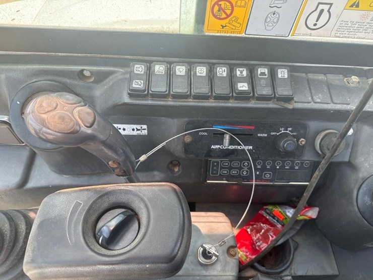 2018-takeuchi-tb240-image-31
