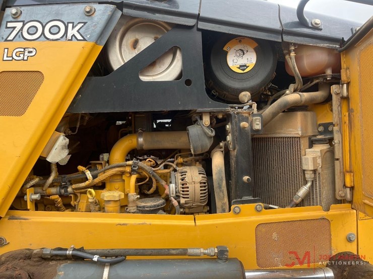 2015-deere-700k-lgp-image-24