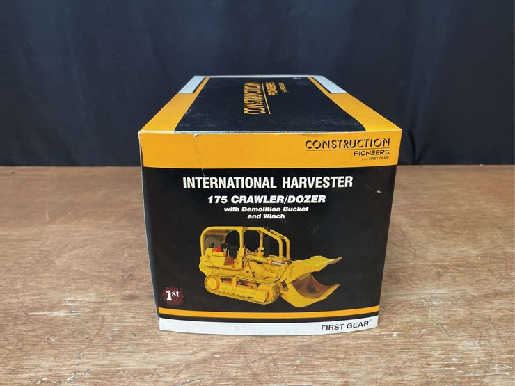 1/25-ih-175-crawler-dozer-nib-1st-gear-image-13
