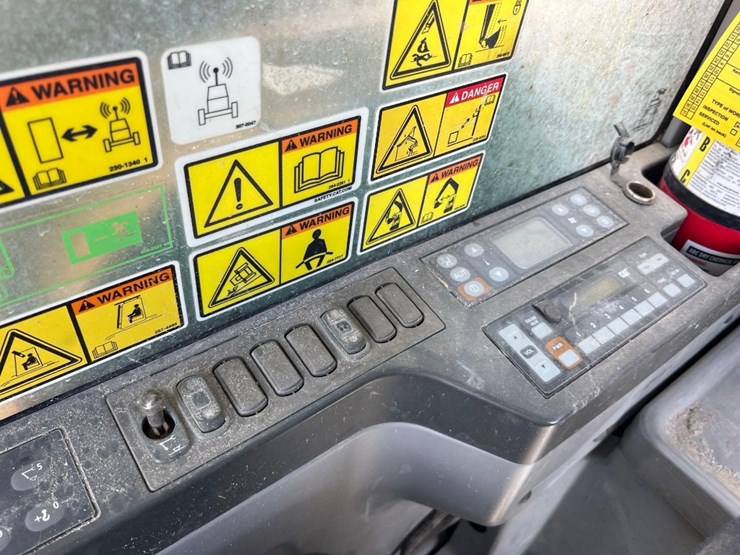 2015-caterpillar-336fl-image-41