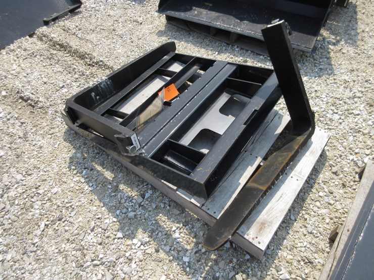 wolverine-mini-skid-steer-pallet-forks-image-1