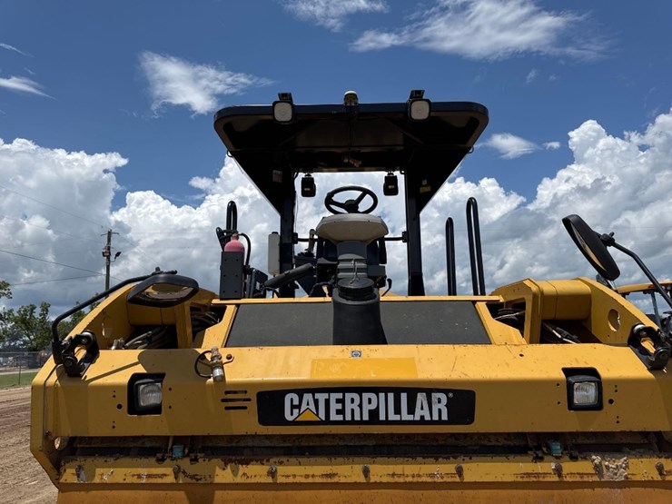 2014-caterpillar-cb54-image-17