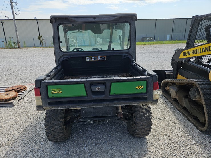 2019-john-deere-gator-image-12