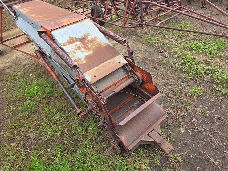 no.-205-conveyor,-540-pto,-approx-40’,-8-14-tires-on-4-bolt-rims-image-3