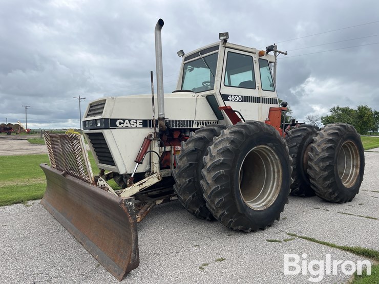 1980-case-4690-4wd-tractor-w/blade-image-1