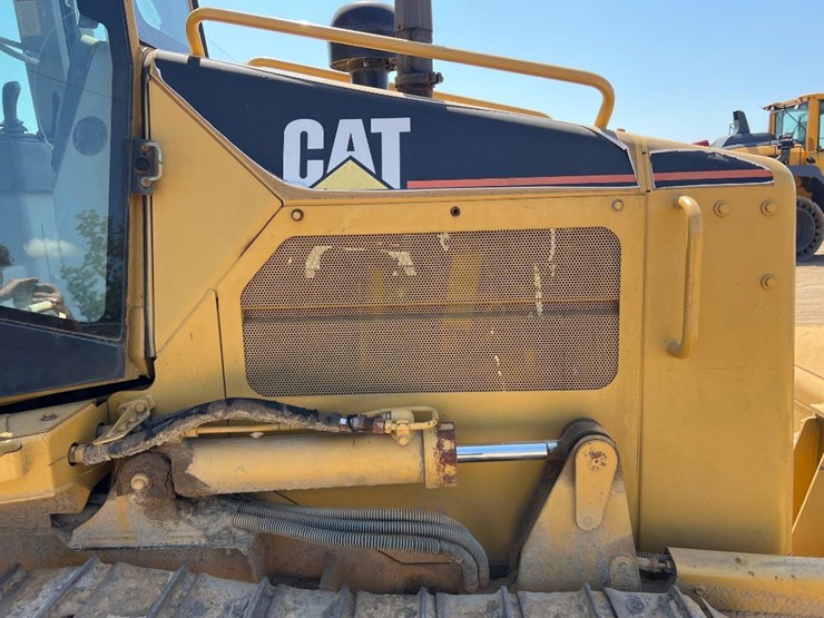 2004-caterpillar-d3g-xl-image-21