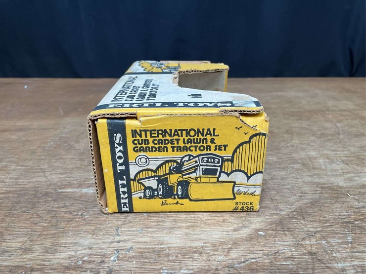 1/16-ih-cub-cadat-1650-l&g-set-nib-ertl-image-7