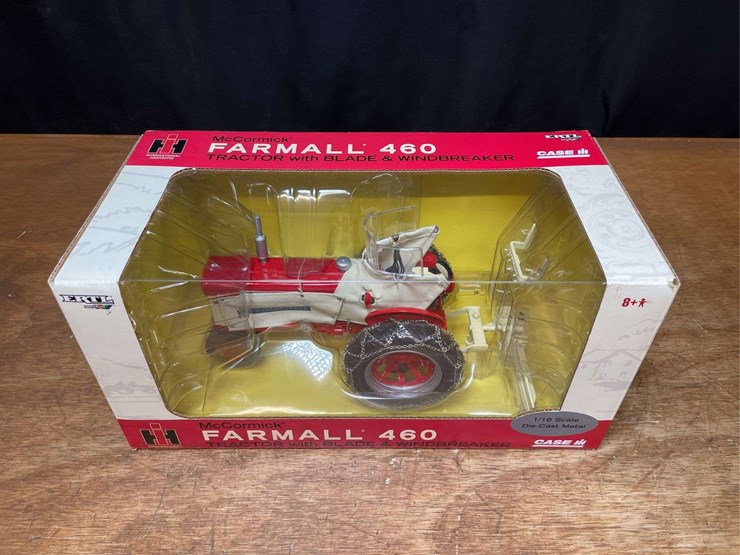 1/16-farmall-460-nib-ertl-image-3