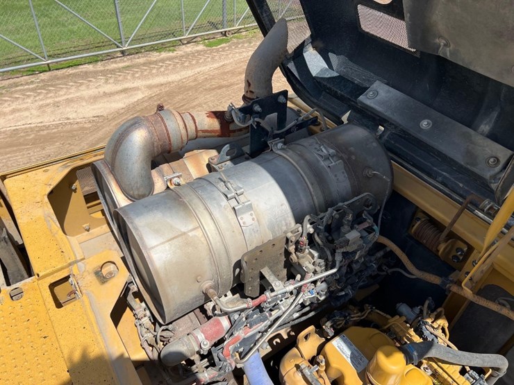 2015-caterpillar-336fl-image-37