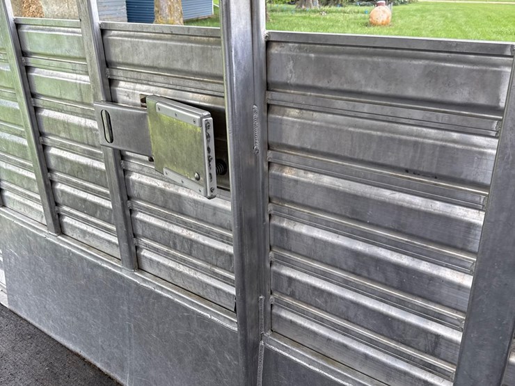 2012-featherlite-7ft-x-24ft-aluminum-gooseneck-livestock-trailer-image-41