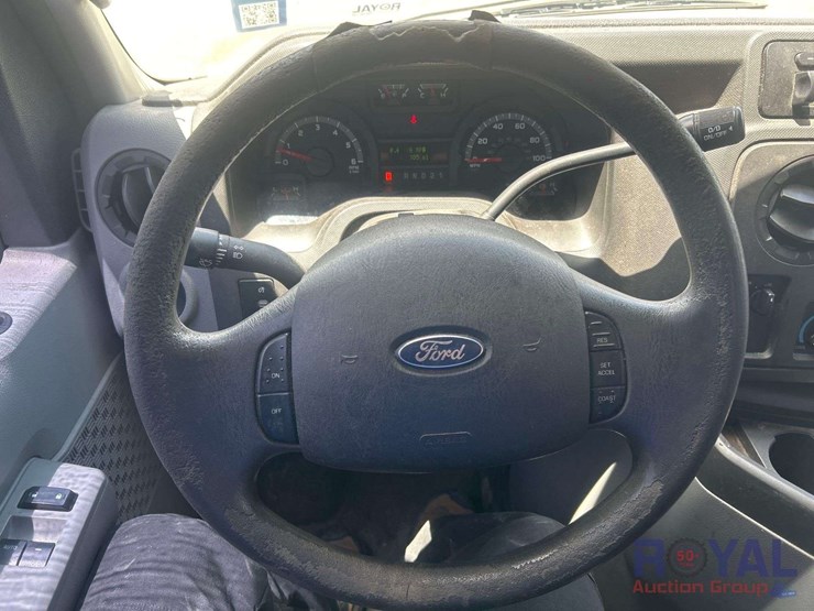 2013-ford-cargo-image-8