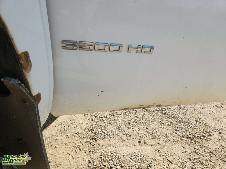 2011-chevrolet-silverado-3500hd-image-33