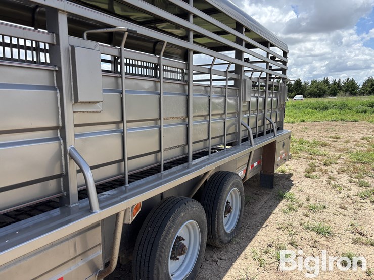 2022-open-range-40’-t/a-gooseneck-livestock-trailer-image-16
