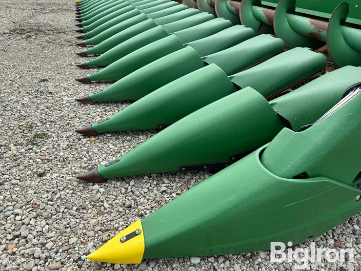 2021-john-deere-c18r-image-15