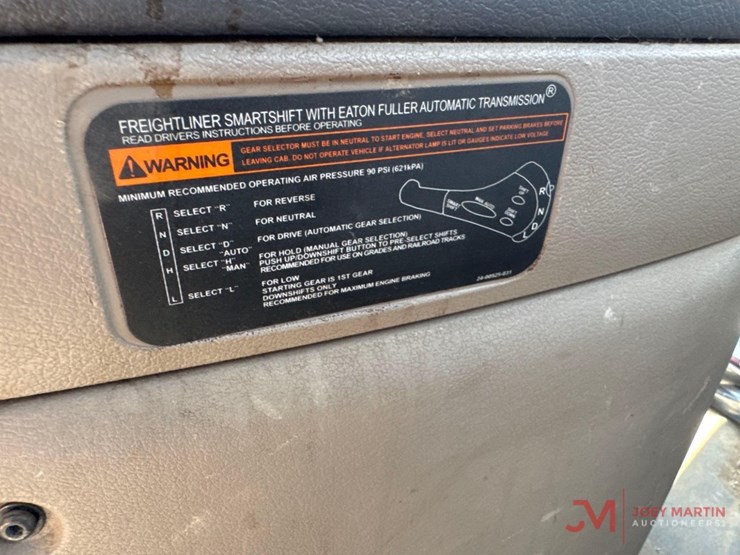 2020-freightliner-day-cab-truck-tractor-image-21