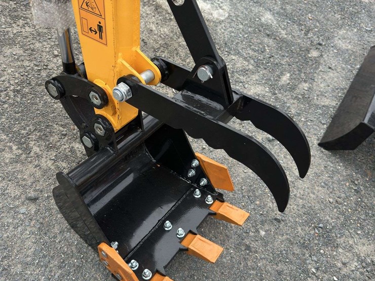 2025-landhero-ldh-kv16-hydraulic-mini-excavator--comes-with-roof,-not-attached-image-6