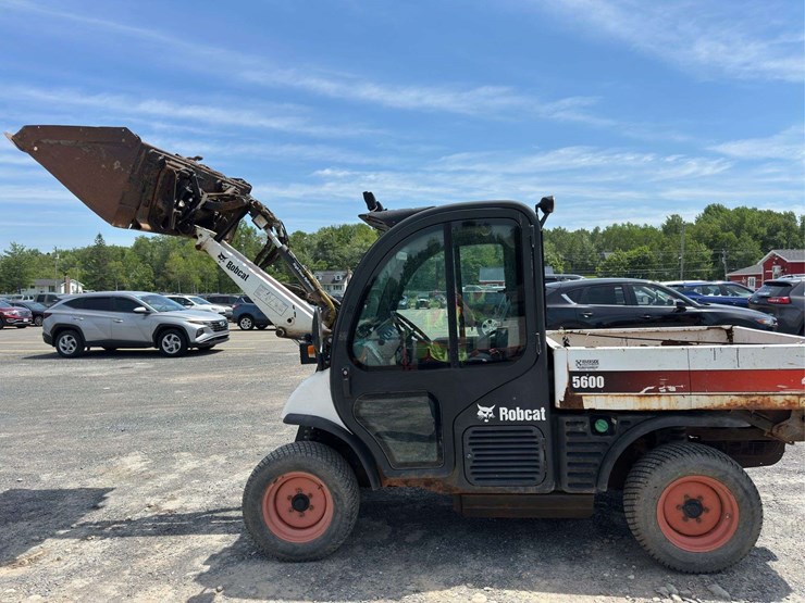 2012-bobcat-5600-side-by-side-4x4-with-hydraulic-dump-and-high-flow-hydraulic-loader-image-28