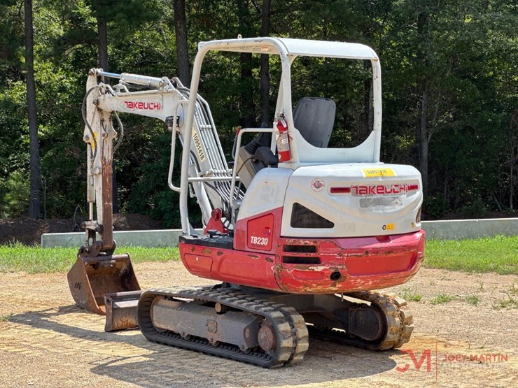 2019-takeuchi-tb230-image-1