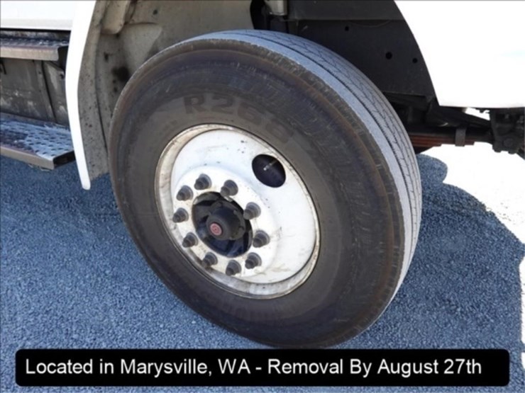 2003-freightliner-fl70-image-24