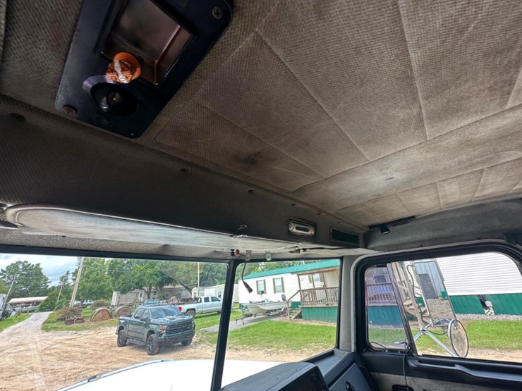 1992-peterbilt-377-image-26