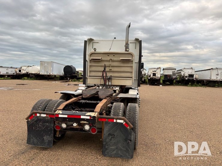 2012-peterbilt-386-image-10