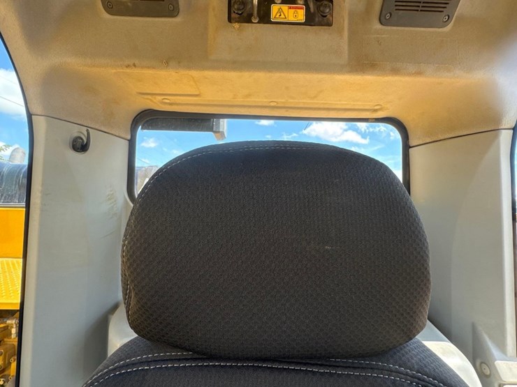 2019-caterpillar-326fl-image-42