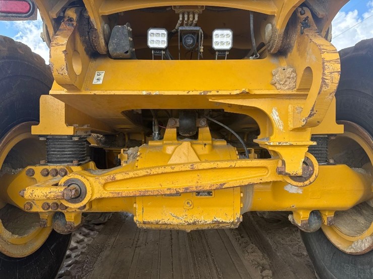 2021-deere-410e-image-16