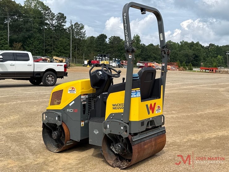 2021-wacker-rd12-double-drum-roller-image-3