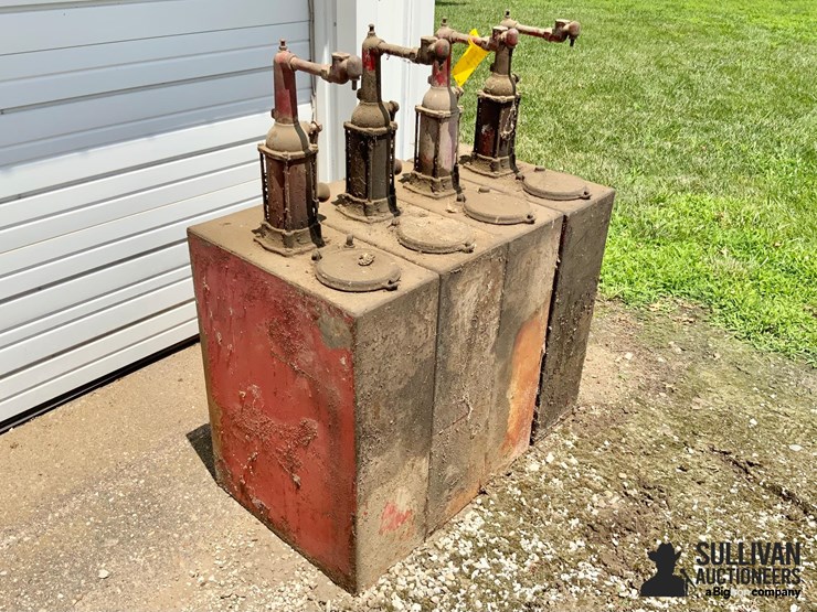 standard-oil-service-steel-rectangular-oil-tanks-w/-hand-pumps-image-3