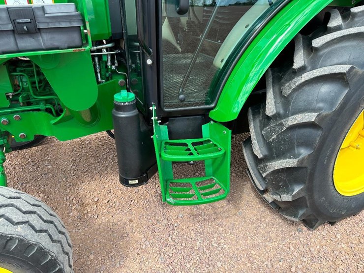 2020-john-deere-5075e-image-13