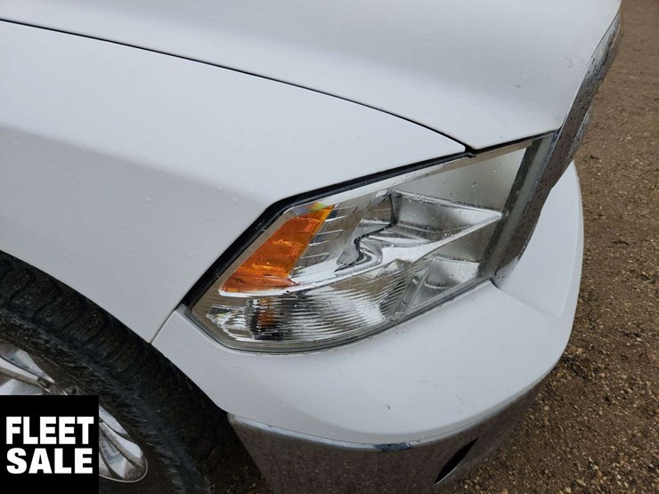 2015-ram-1500-slt-image-26