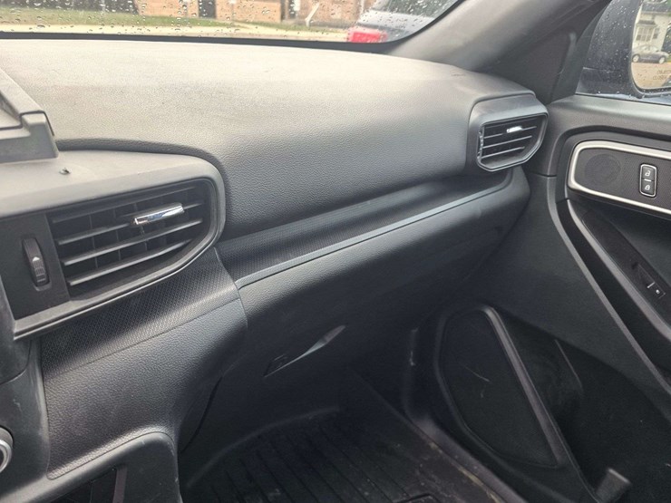 2021-ford-explorer-image-11