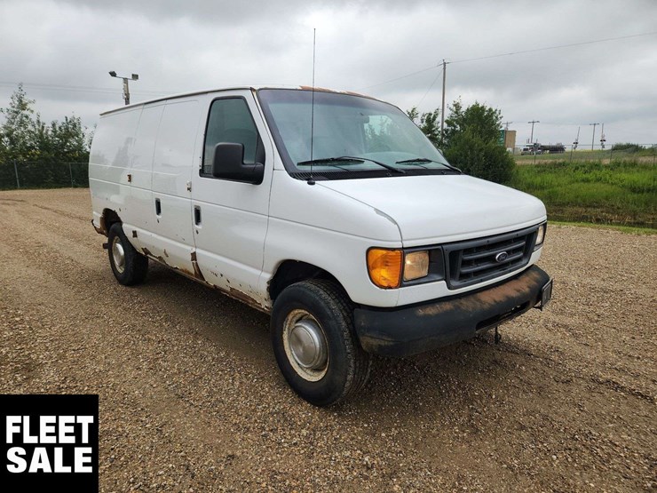 2005-ford-cargo-image-2