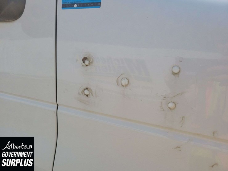2014-ford-cargo-image-30