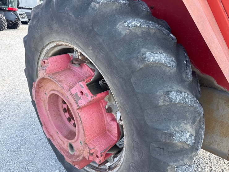 massey-ferguson-1085-image-13
