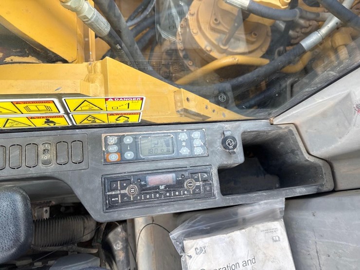 2018-caterpillar-326fl-image-42