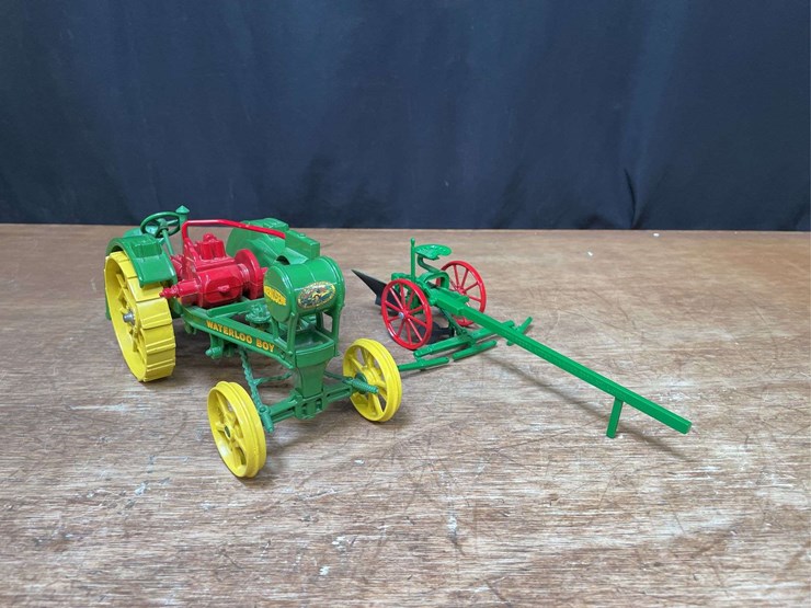 john-deere-16-image-15