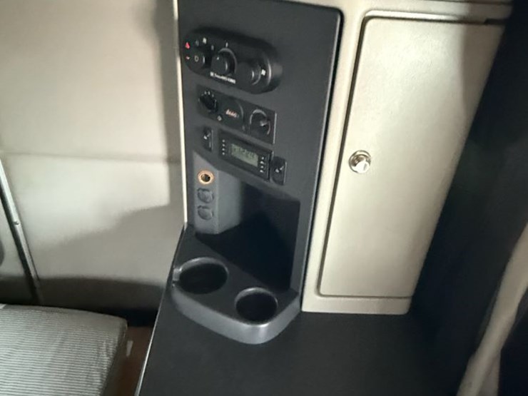 2018-peterbilt-579-image-17