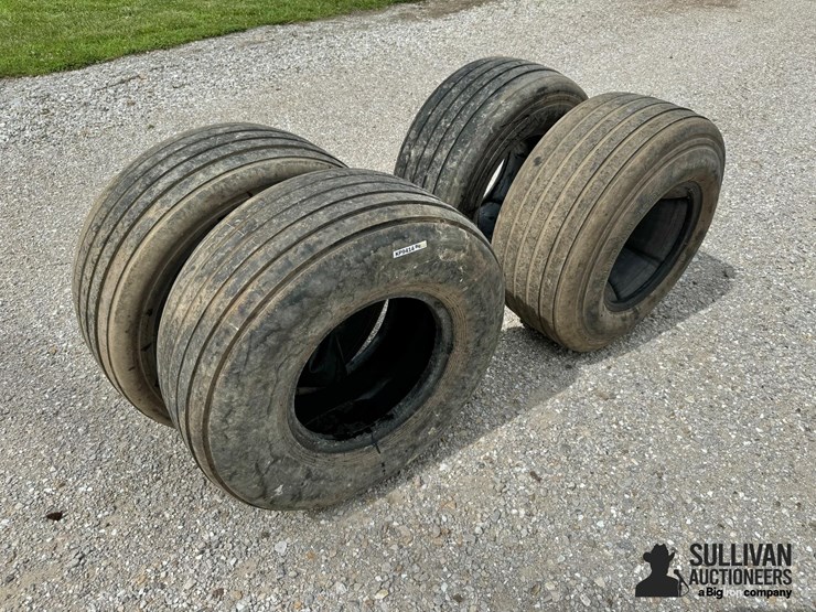 12.5l-15-implement-tires-image-1