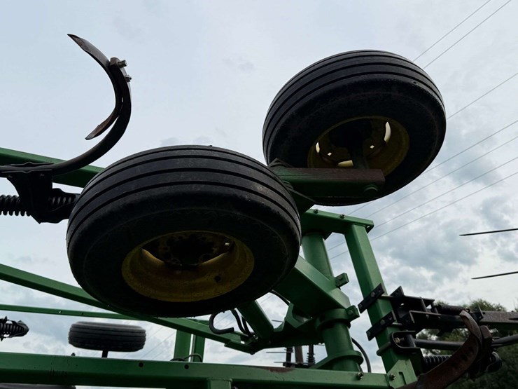 john-deere-680-image-25