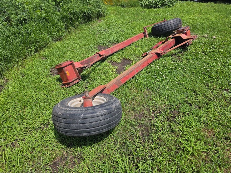 (2)-lift-assist-arms-with-9.5l-14-tires-and-cylinders,-off-no-till-drill,-buying-both-for-one-money-image-3