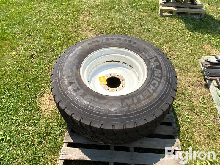 michelin-425/65r22.5-tire-on-8-bolt-rim-image-6